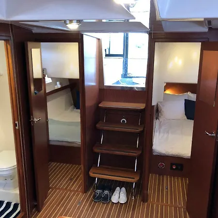 Botel Nautika 1300 *